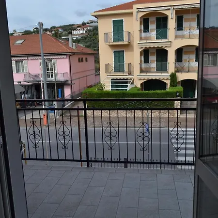 Happy House Apartment